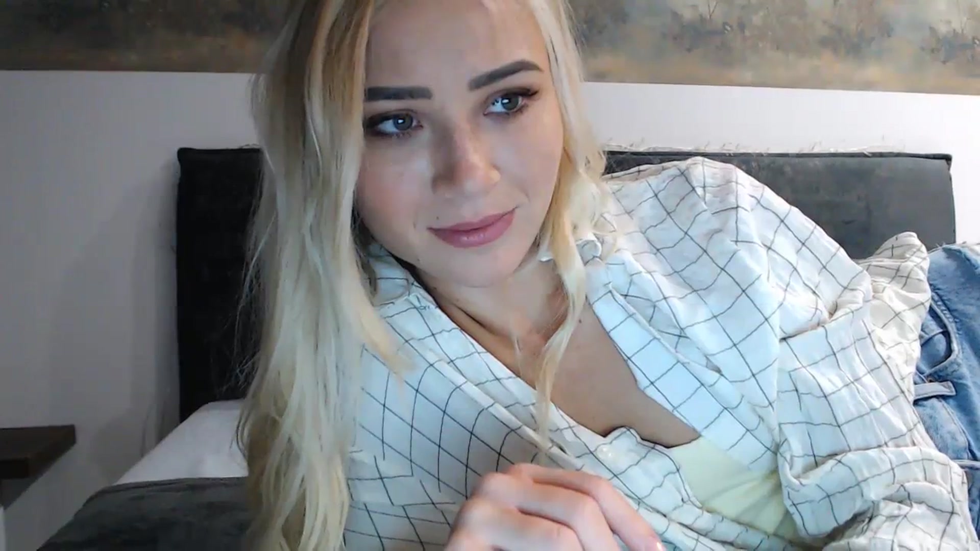 Gallery image thumbnail from fiancee's myfreecams stream on, 04/07/2024, 02:34 image 11 of 20
