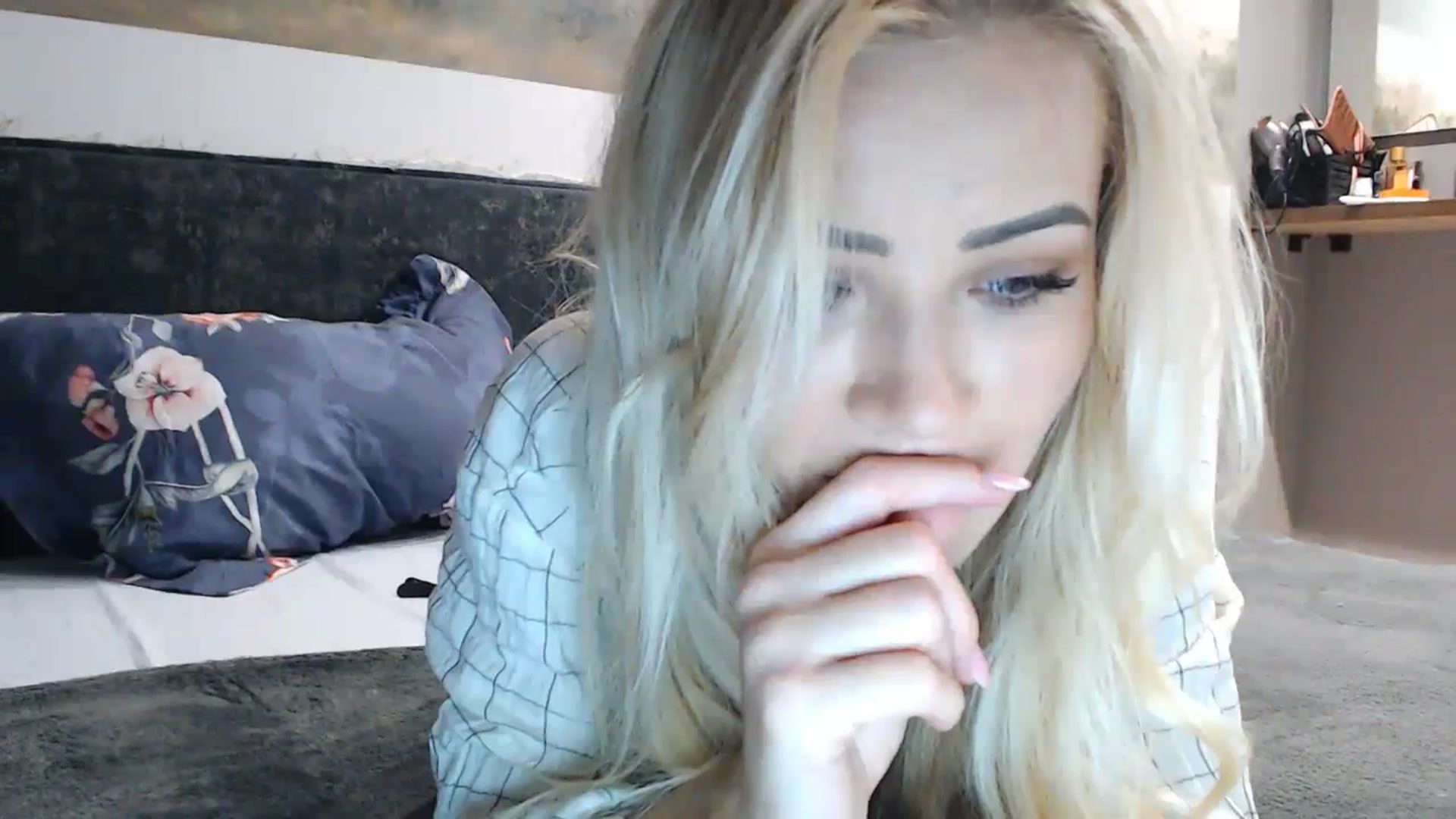Gallery image thumbnail from fiancee's myfreecams stream on, 04/07/2024, 02:34 image 18 of 20