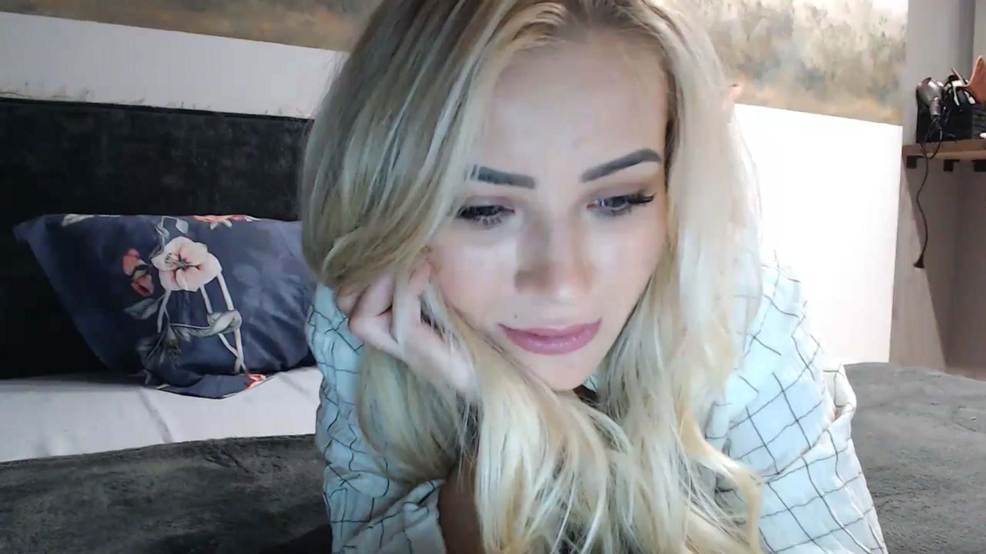 Gallery image thumbnail from fiancee's myfreecams stream on, 04/07/2024, 02:34 image 19 of 20