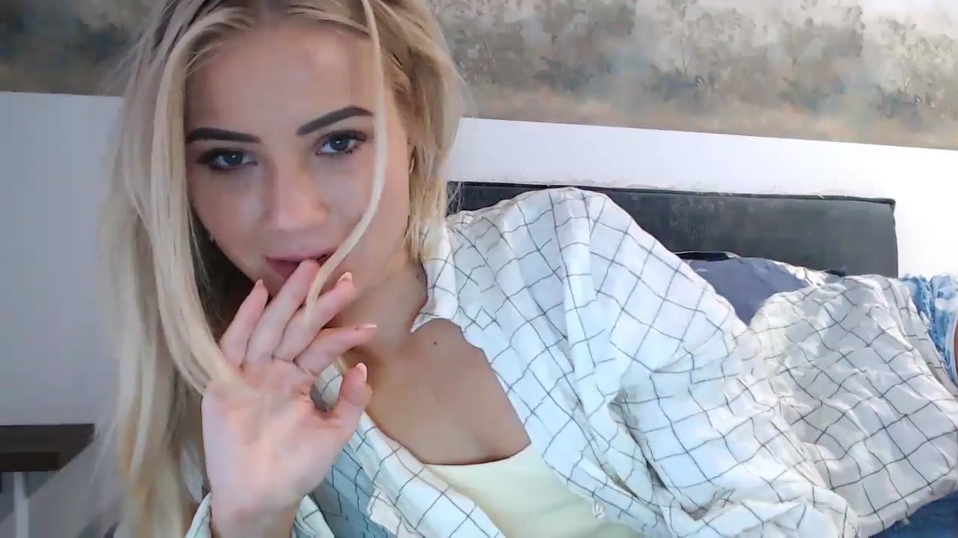 Gallery image thumbnail from fiancee's myfreecams stream on, 04/10/2024, 03:16 image 17 of 20