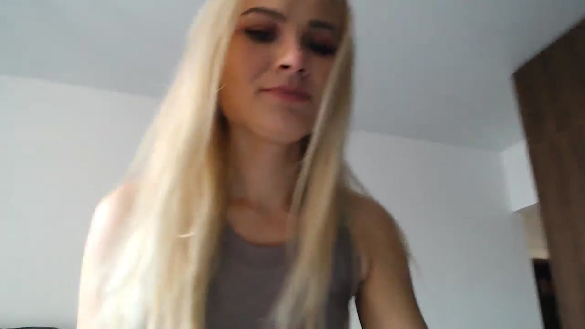 Gallery image thumbnail from fiancee's myfreecams stream on, 05/01/2024, 03:19 image 12 of 20