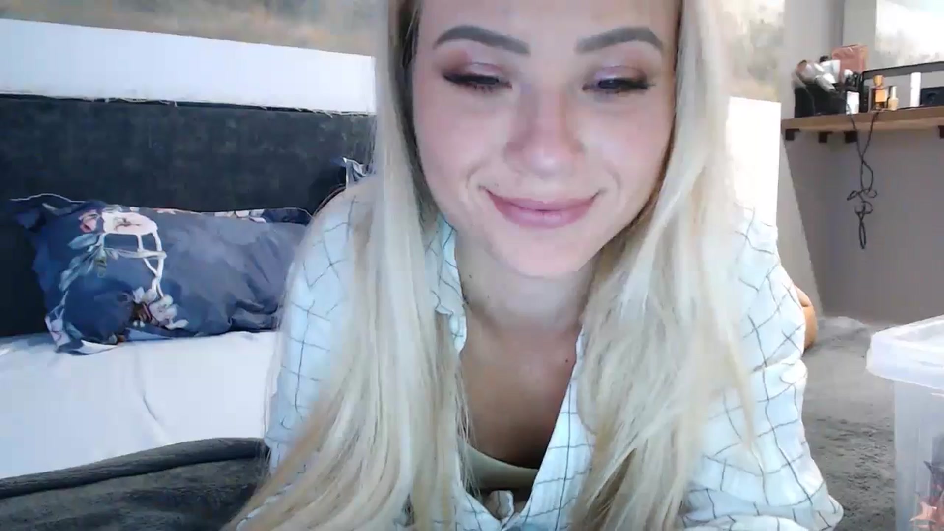 Gallery image thumbnail from fiancee's myfreecams stream on, 05/05/2024, 02:50 image 6 of 20