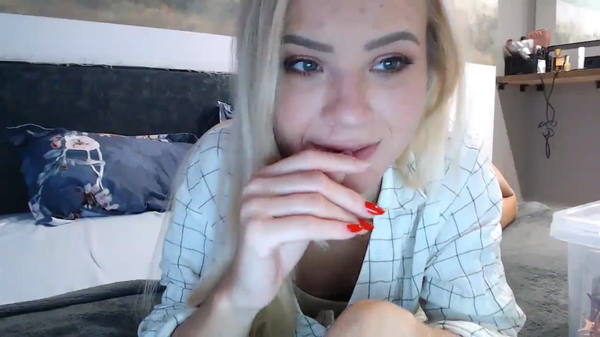 Gallery image thumbnail from fiancee's myfreecams stream on, 05/05/2024, 02:50 image 4 of 20
