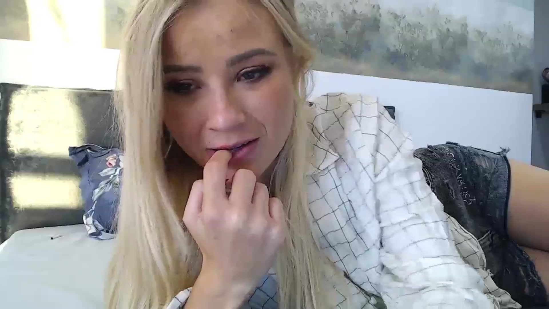 Gallery image thumbnail from fiancee's myfreecams stream on, 05/05/2024, 02:50 image 18 of 20