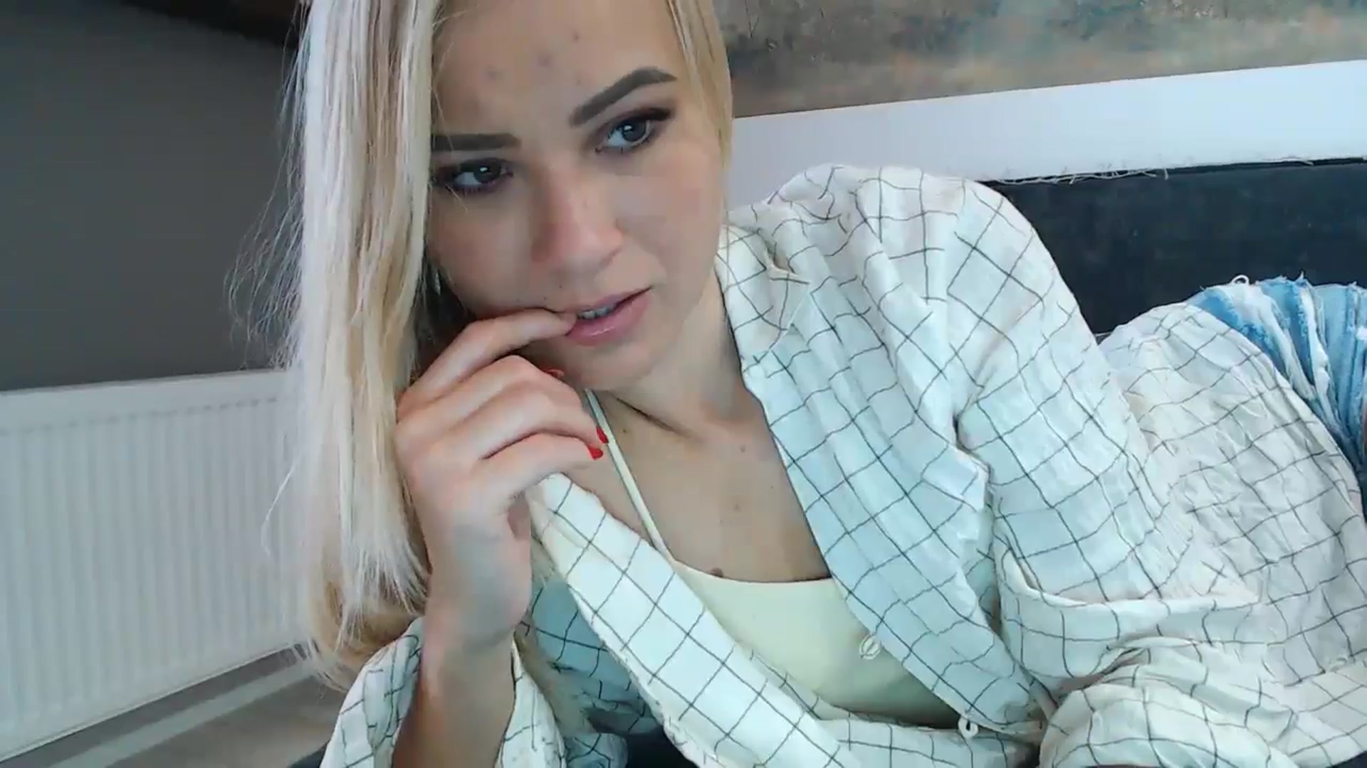 Gallery image thumbnail from fiancee's myfreecams stream on, 05/06/2024, 02:31 image 17 of 20