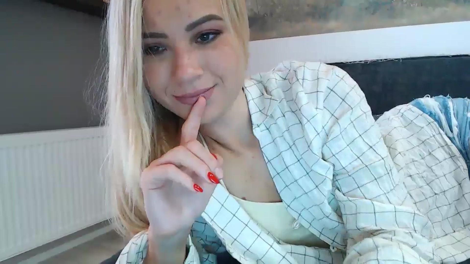 Gallery image thumbnail from fiancee's myfreecams stream on, 05/06/2024, 02:31 image 19 of 20