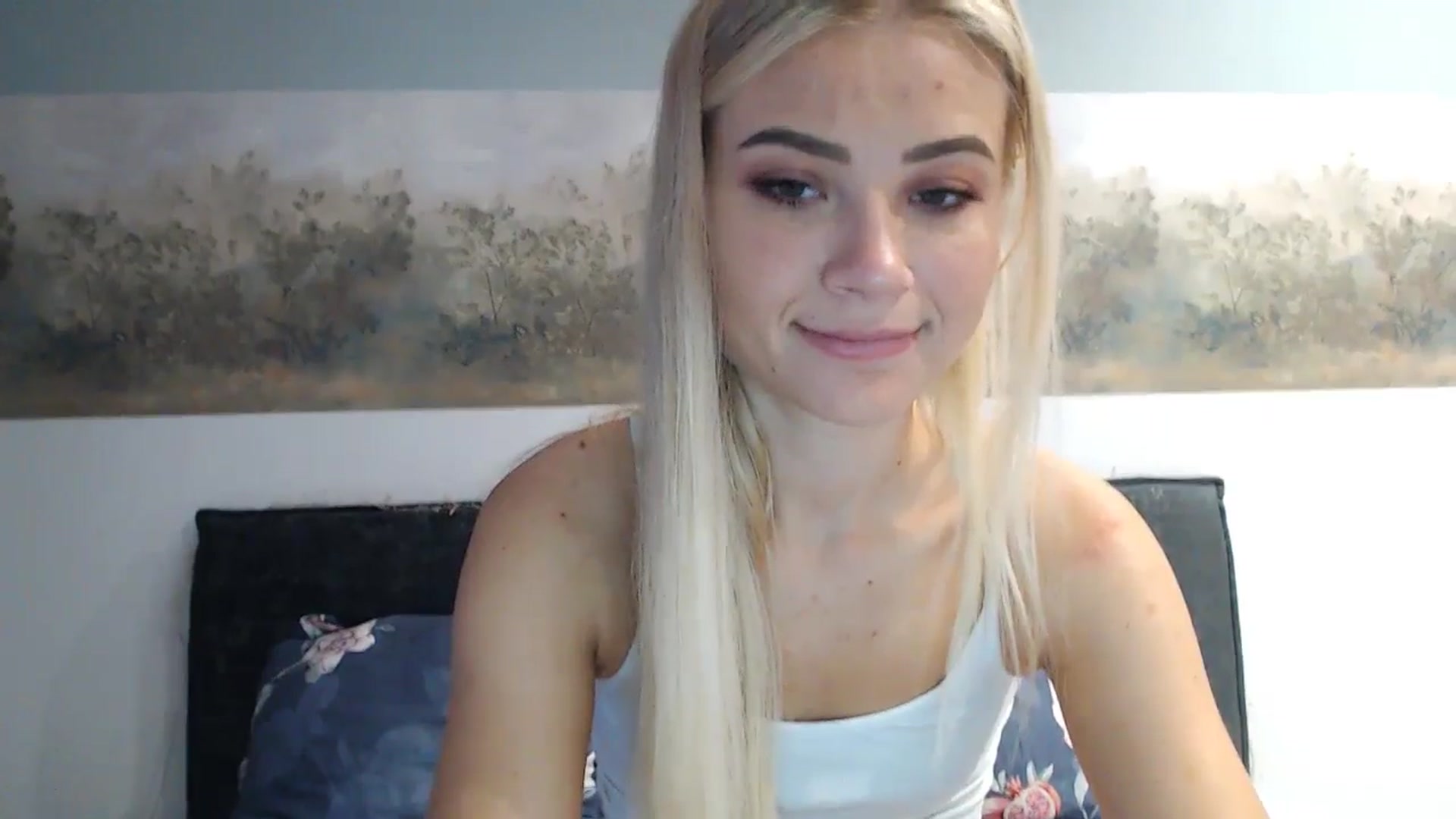 Gallery image thumbnail from fiancee's myfreecams stream on, 05/08/2024, 02:01 image 17 of 20