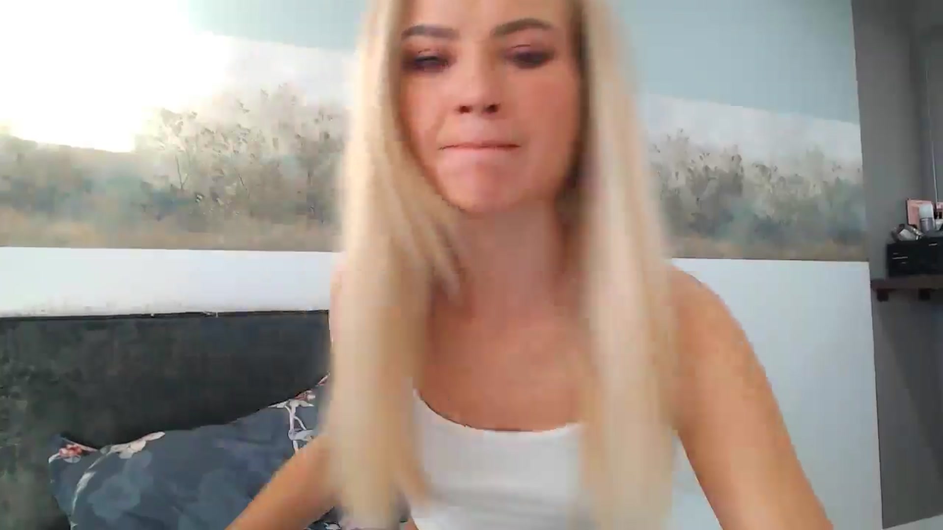 Gallery image thumbnail from fiancee's myfreecams stream on, 05/10/2024, 03:19 image 4 of 20