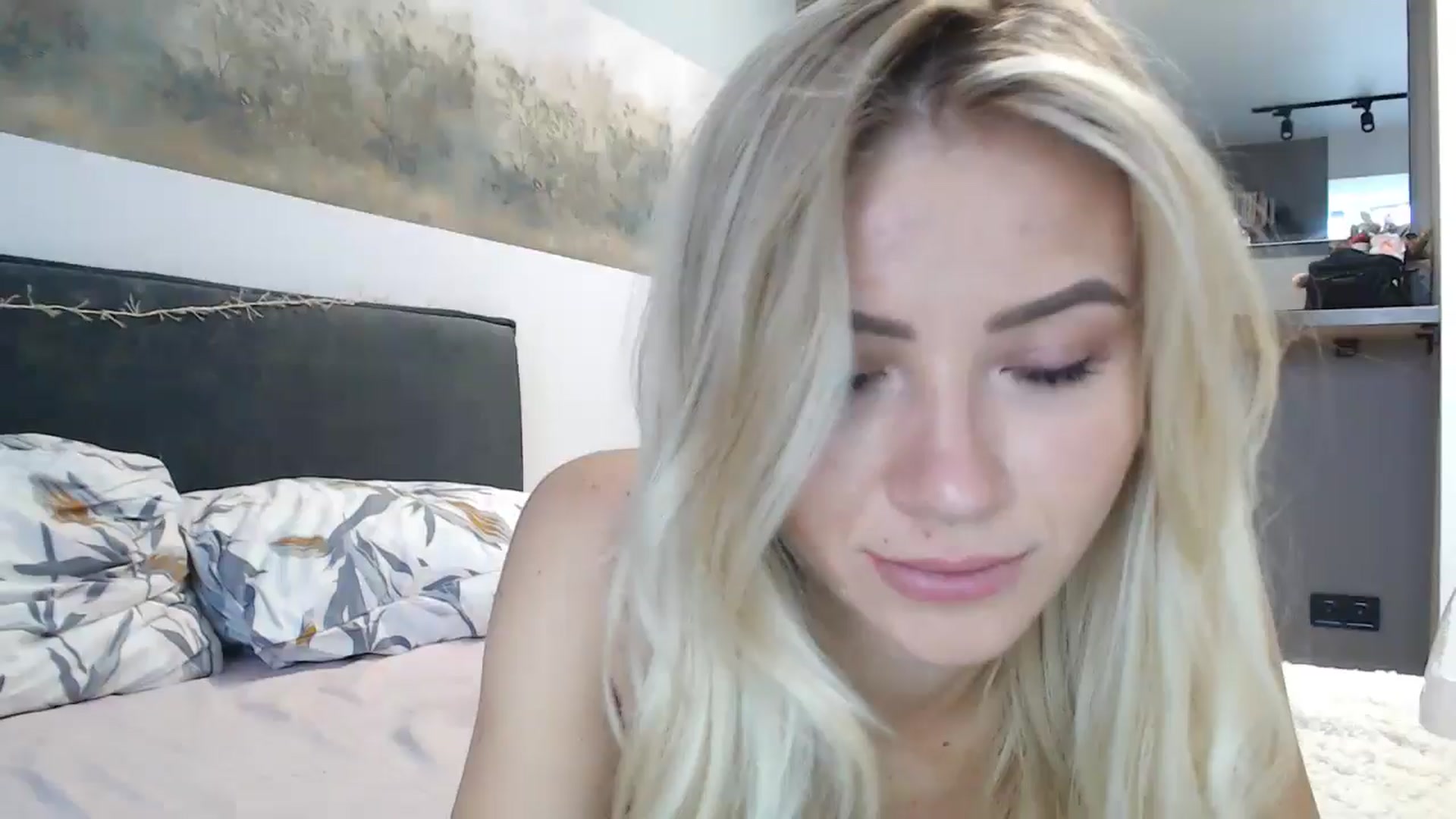 Gallery image thumbnail from fiancee's myfreecams stream on, 05/14/2024, 04:24 image 1 of 20