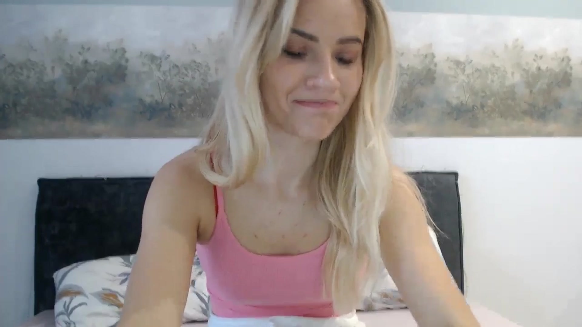 Gallery image thumbnail from fiancee's myfreecams stream on, 05/16/2024, 03:48 image 11 of 20