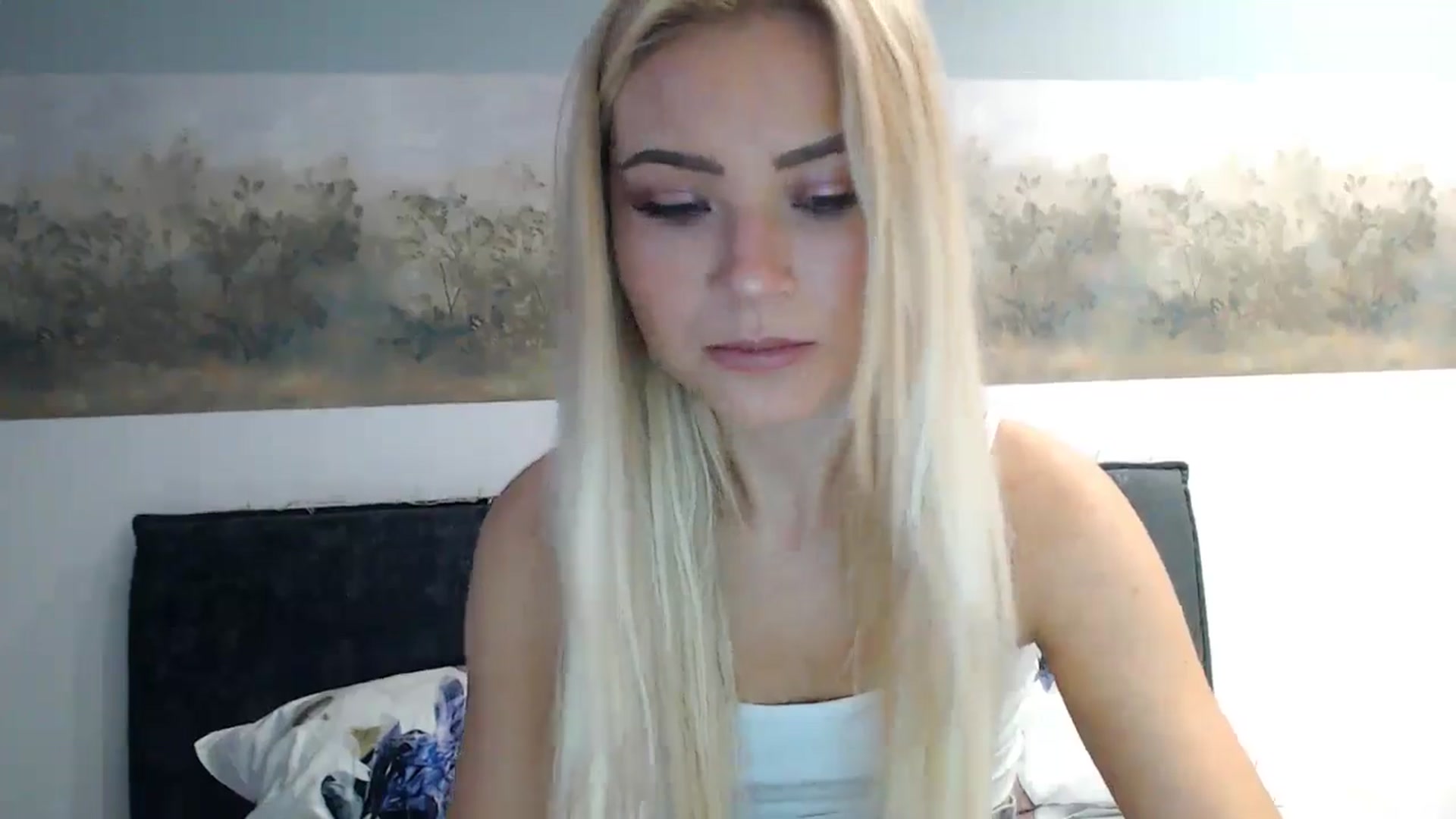 Gallery image thumbnail from fiancee's myfreecams stream on, 05/20/2024, 02:36 image 2 of 20
