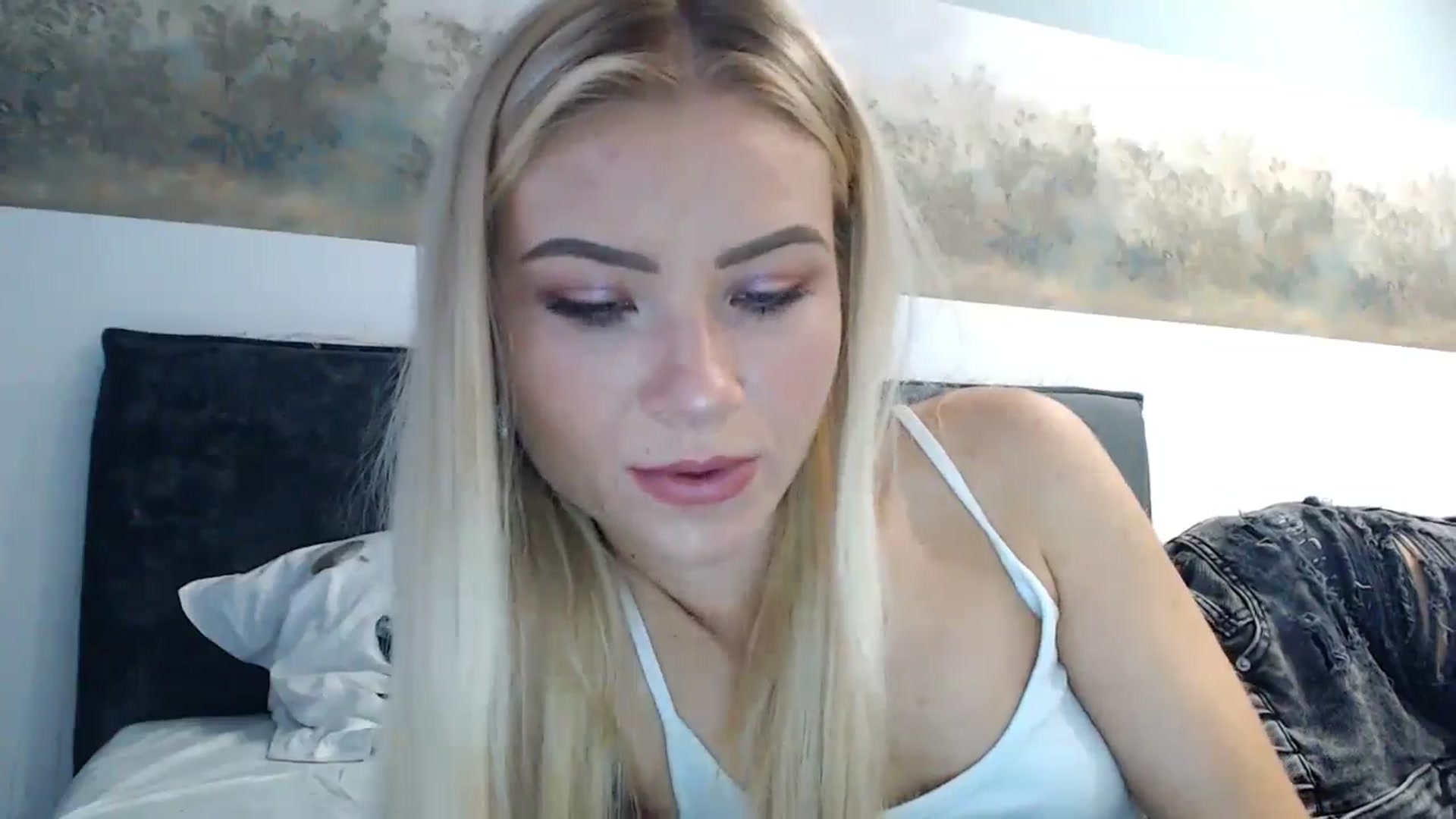 Gallery image thumbnail from fiancee's myfreecams stream on, 05/20/2024, 02:36 image 7 of 20