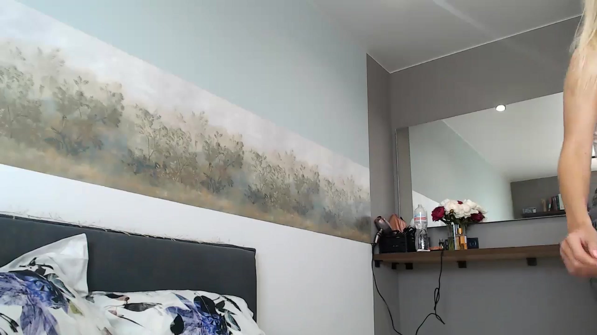 Gallery image thumbnail from fiancee's myfreecams stream on, 05/20/2024, 03:55 image 13 of 20