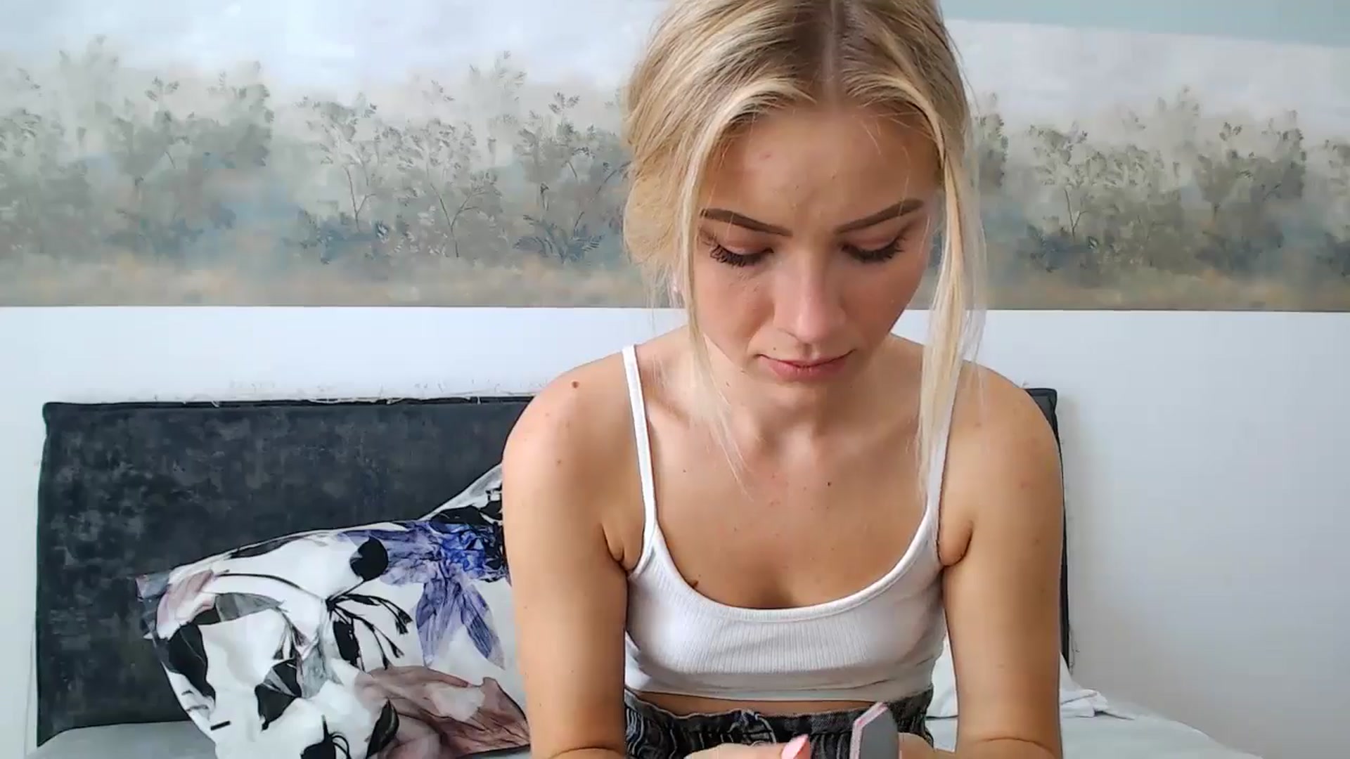 Gallery image thumbnail from fiancee's myfreecams stream on, 05/20/2024, 04:19 image 9 of 20