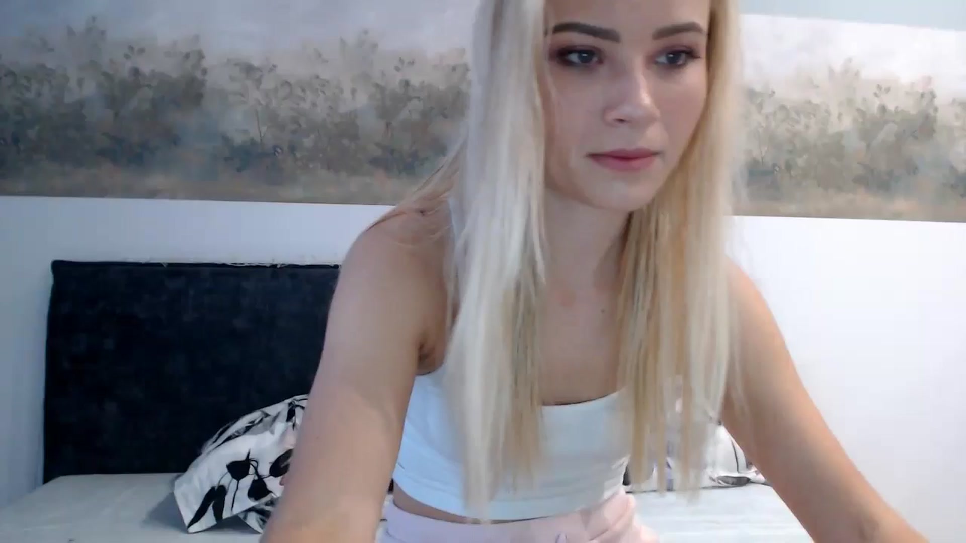 Gallery image thumbnail from fiancee's myfreecams stream on, 05/21/2024, 03:03 image 1 of 20