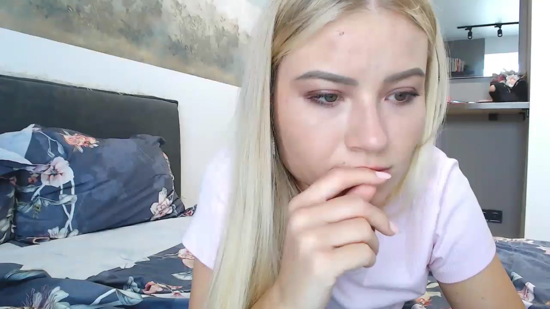 Gallery image thumbnail from fiancee's myfreecams stream on, 05/28/2024, 05:17 image 17 of 20