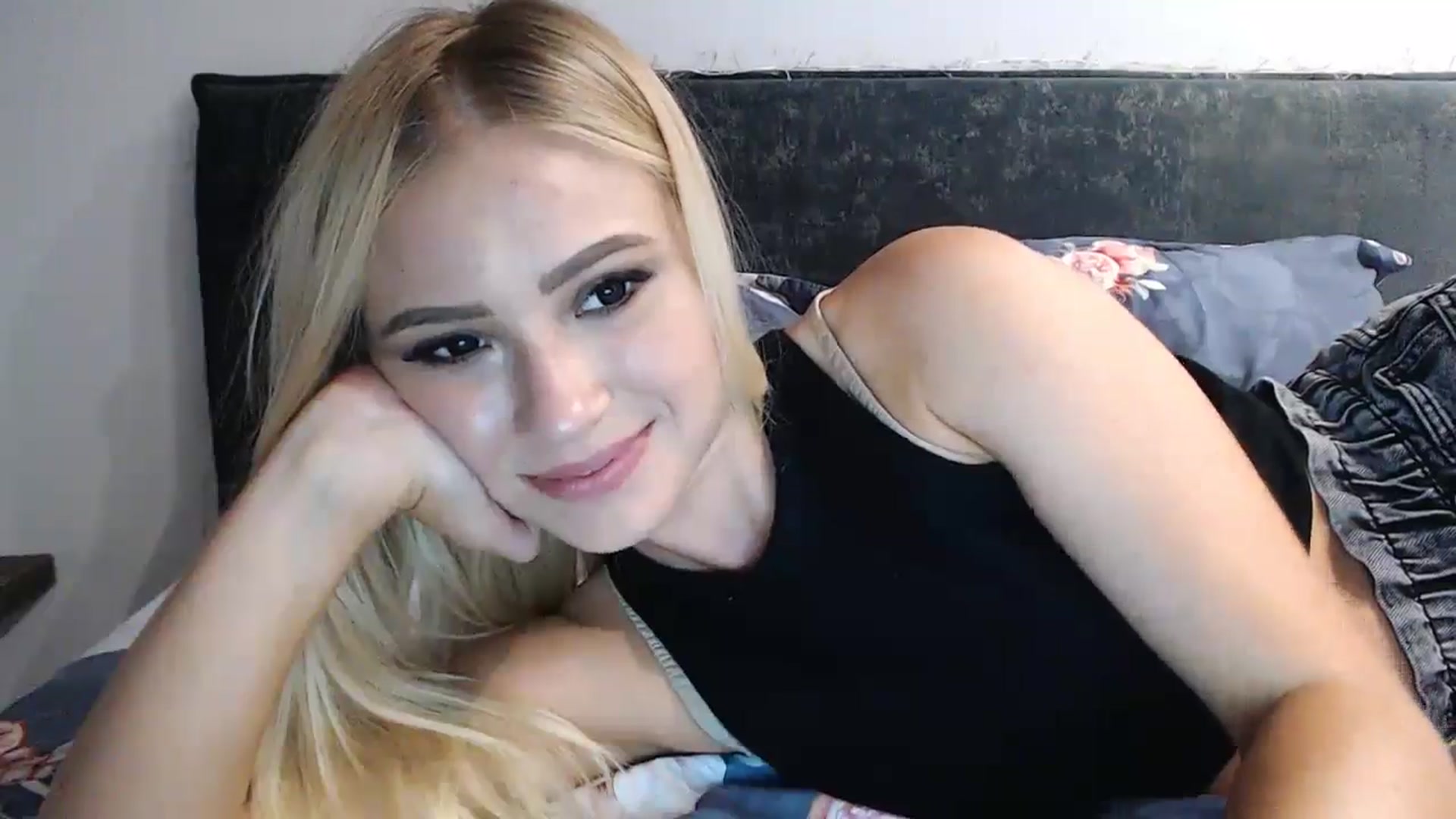 Gallery image thumbnail from fiancee's myfreecams stream on, 05/31/2024, 23:09 image 12 of 20