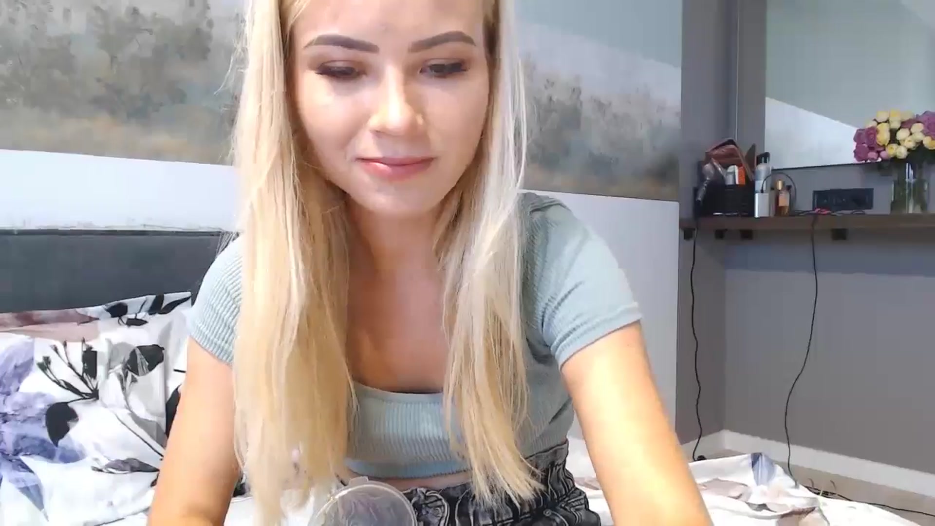Gallery image thumbnail from fiancee's myfreecams stream on, 06/07/2024, 12:44 image 17 of 20