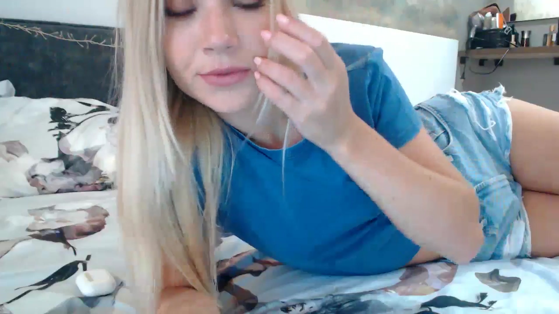 Gallery image thumbnail from fiancee's myfreecams stream on, 06/12/2024, 02:27 image 15 of 20
