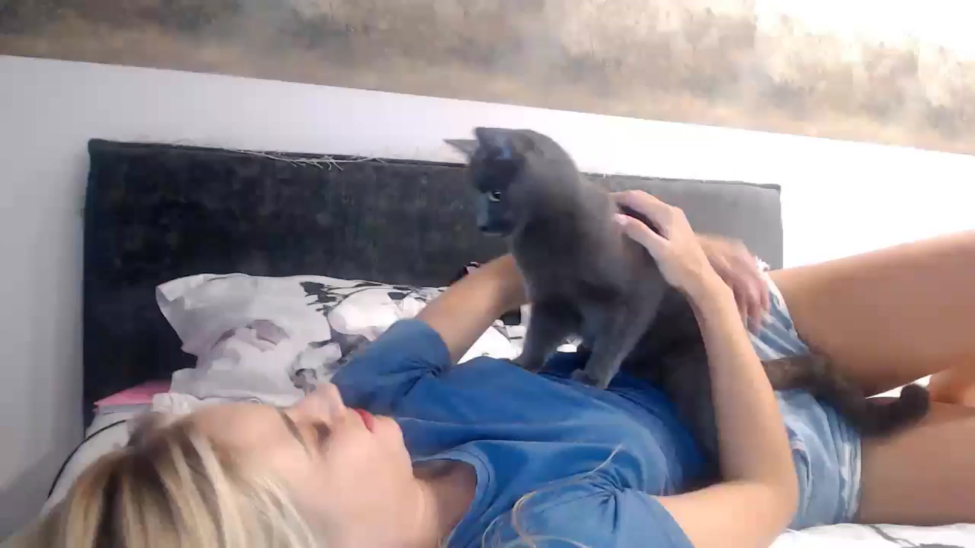 Gallery image thumbnail from fiancee's myfreecams stream on, 06/13/2024, 02:01 image 15 of 20