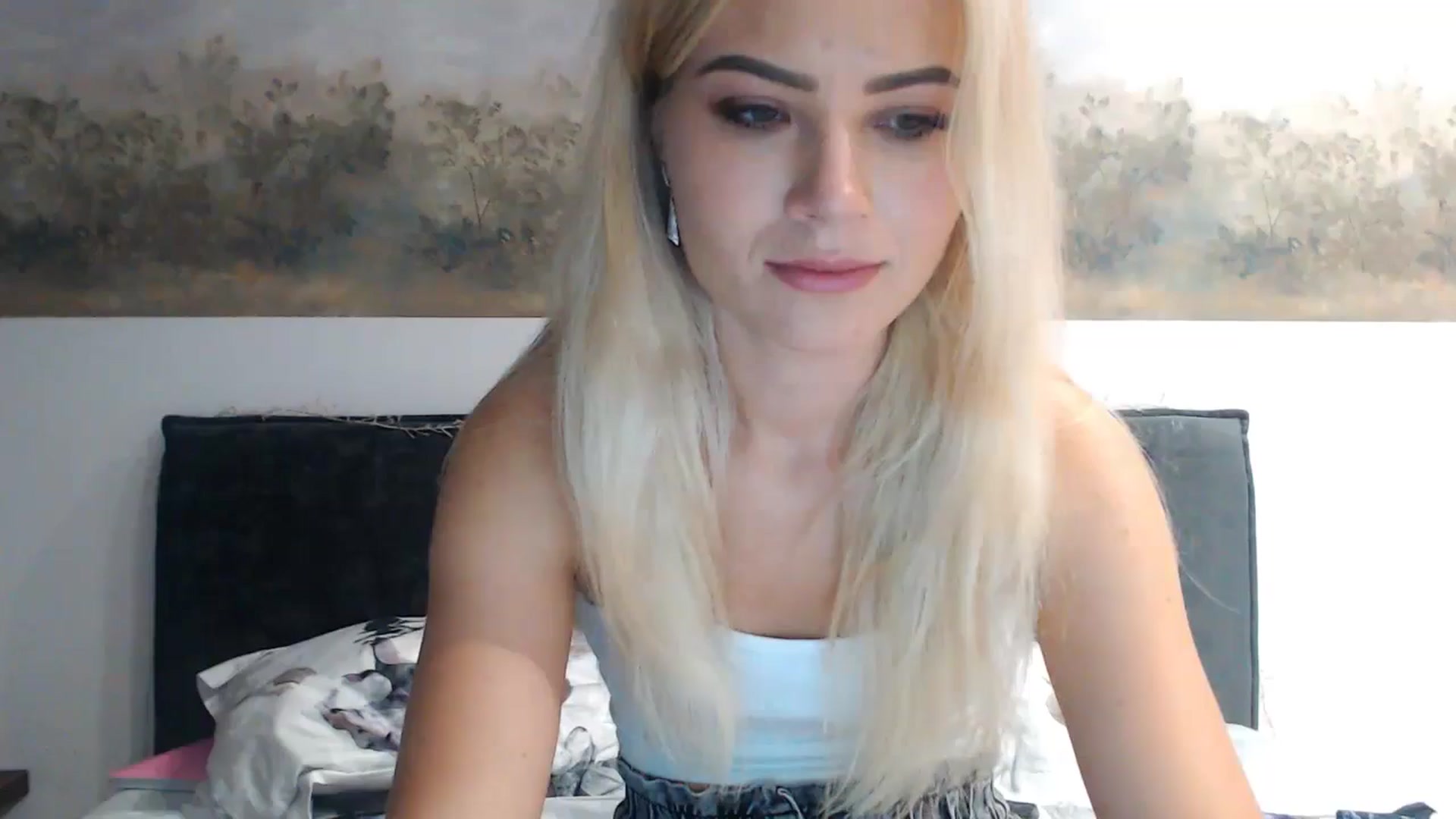 Gallery image thumbnail from fiancee's myfreecams stream on, 06/14/2024, 24:06 image 1 of 20