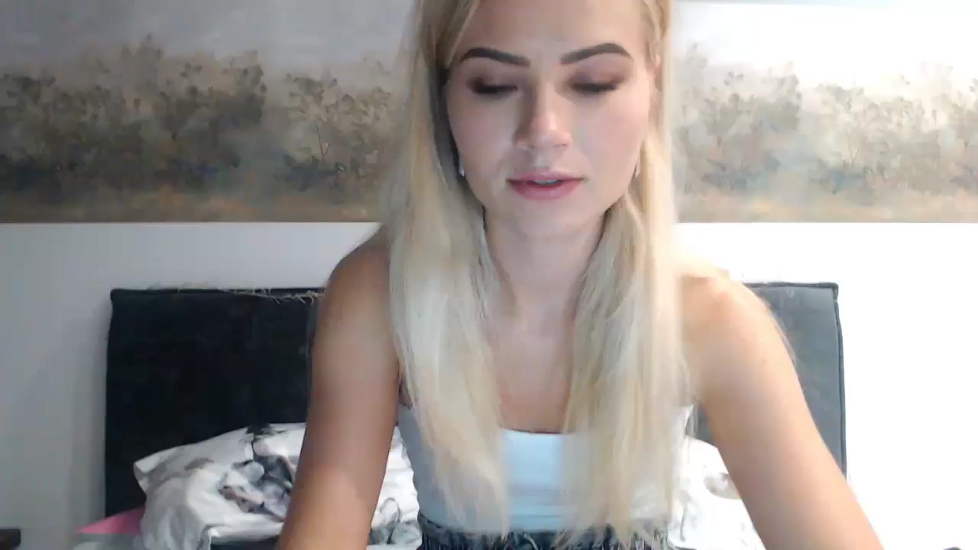 Gallery image thumbnail from fiancee's myfreecams stream on, 06/14/2024, 24:06 image 3 of 20