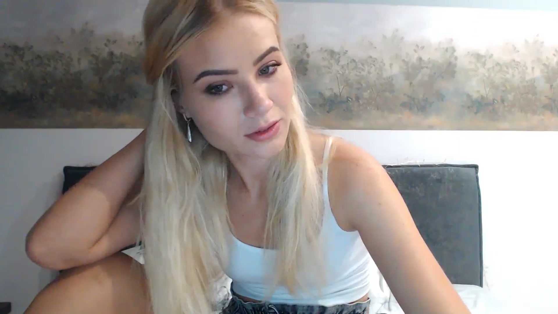 Gallery image thumbnail from fiancee's myfreecams stream on, 06/14/2024, 24:06 image 17 of 20