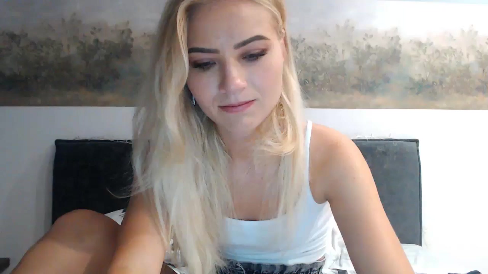 Gallery image thumbnail from fiancee's myfreecams stream on, 06/14/2024, 24:06 image 18 of 20