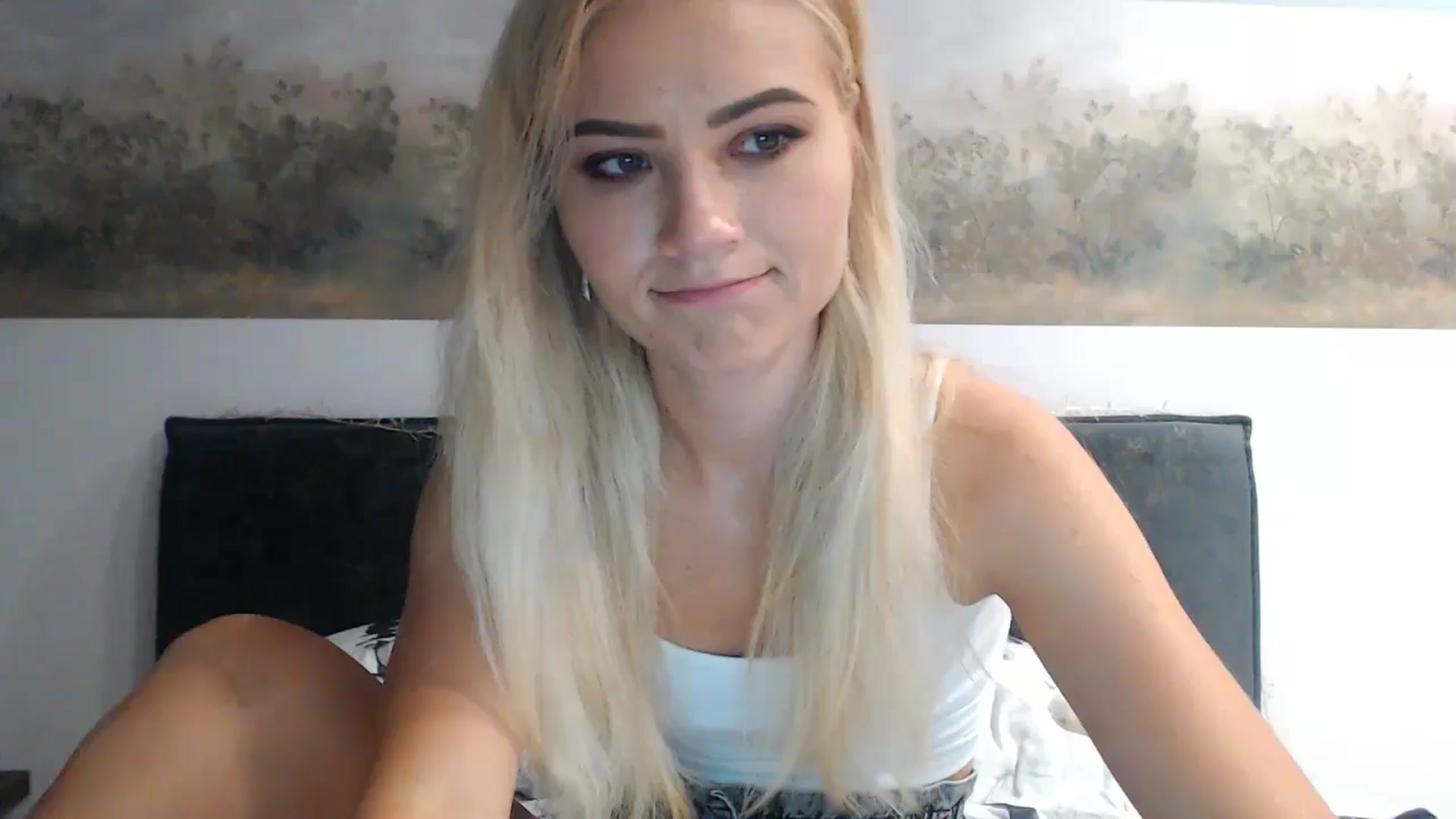 Gallery image thumbnail from fiancee's myfreecams stream on, 06/14/2024, 24:06 image 15 of 20
