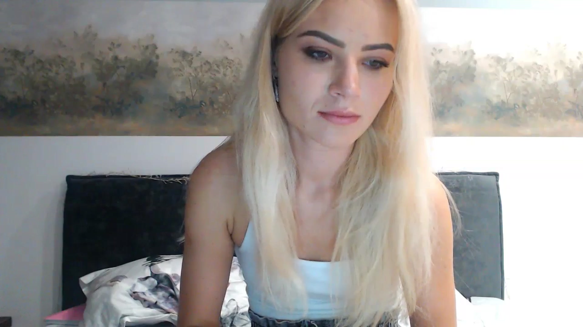 Gallery image thumbnail from fiancee's myfreecams stream on, 06/14/2024, 24:06 image 2 of 20