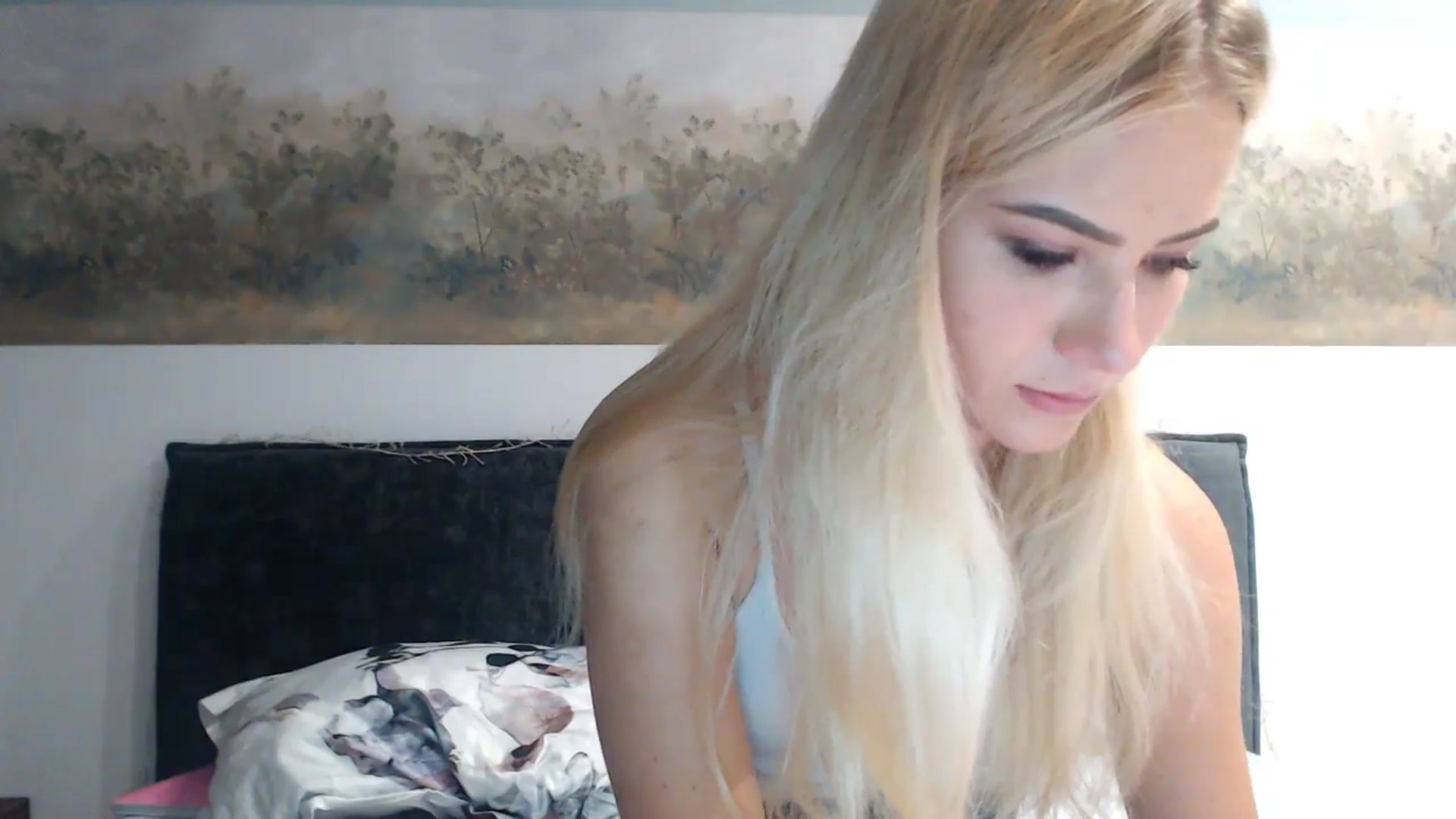 Gallery image thumbnail from fiancee's myfreecams stream on, 06/14/2024, 24:06 image 8 of 20