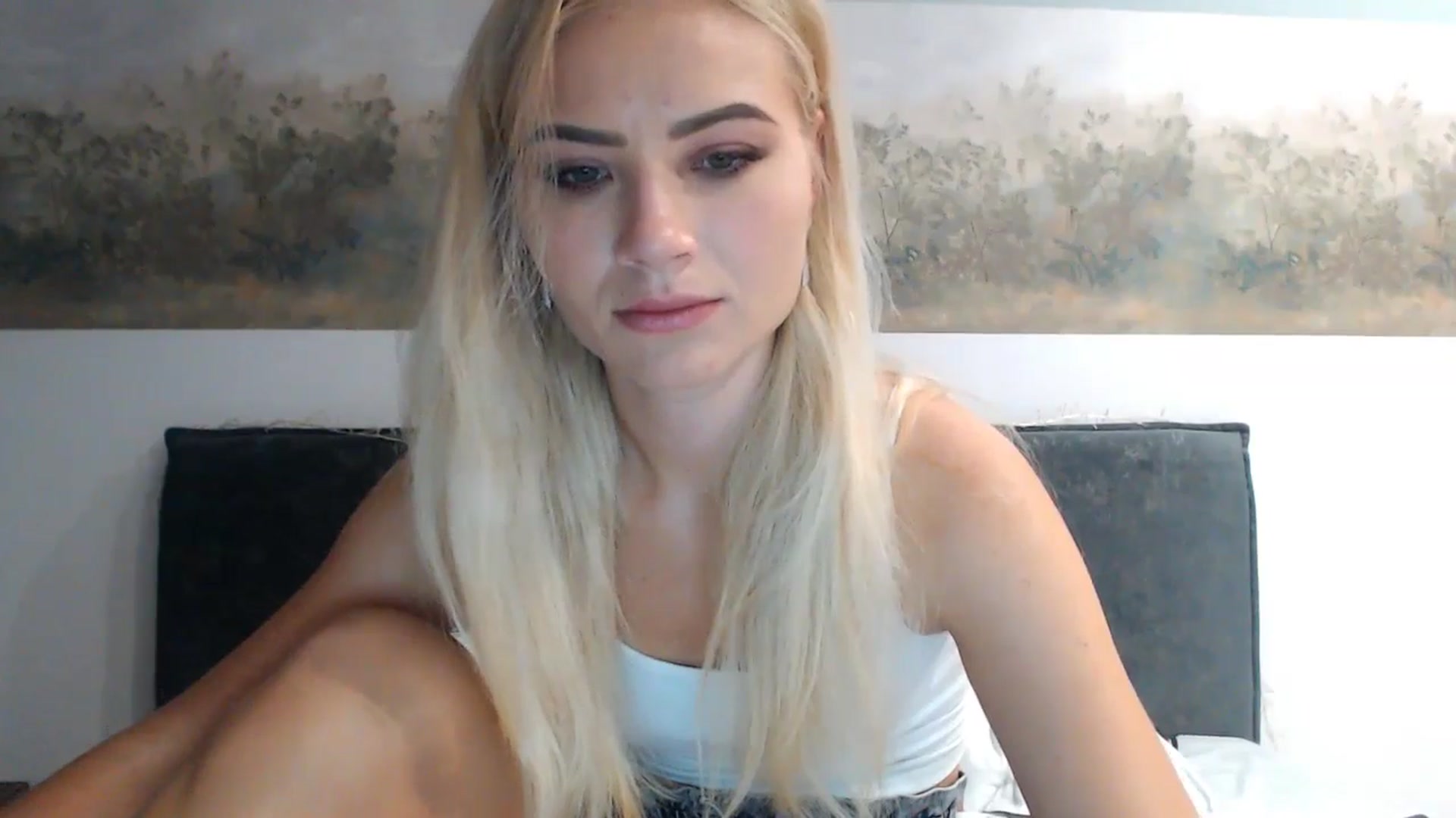 Gallery image thumbnail from fiancee's myfreecams stream on, 06/14/2024, 24:06 image 16 of 20