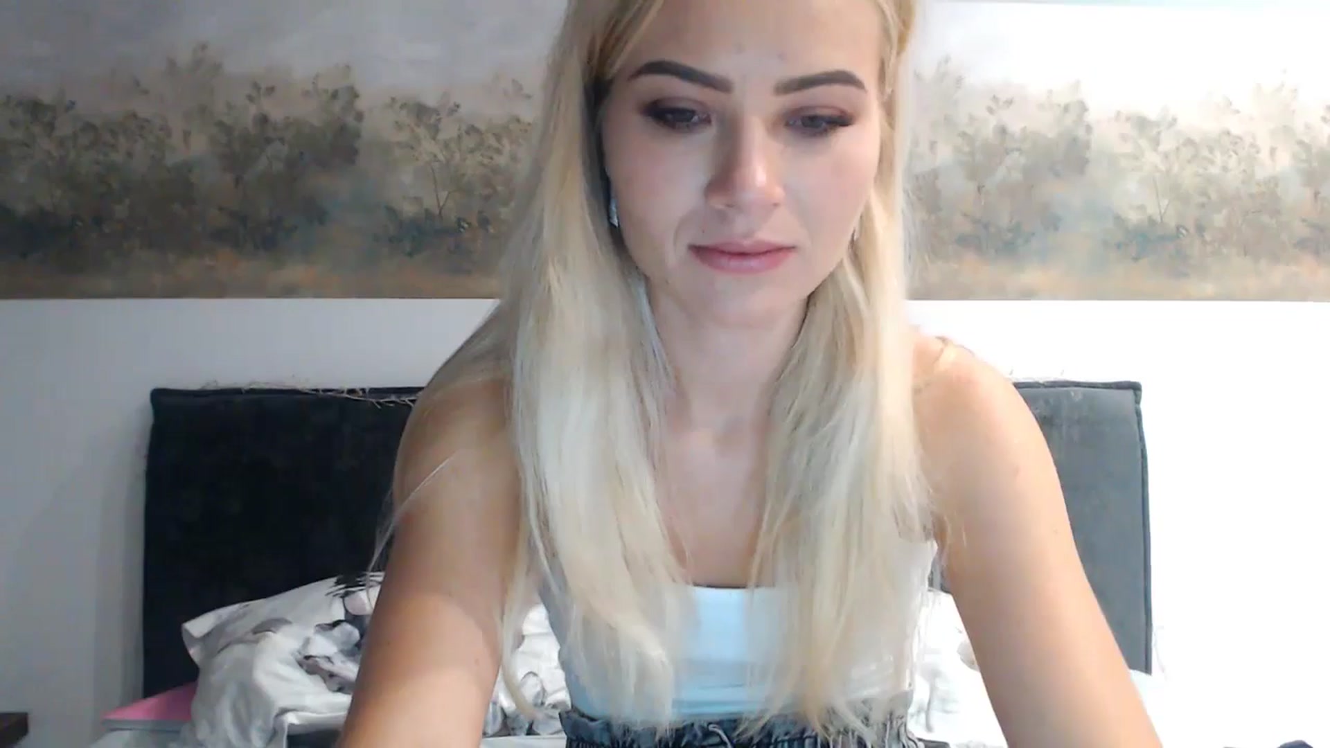 Gallery image thumbnail from fiancee's myfreecams stream on, 06/14/2024, 24:06 image 10 of 20