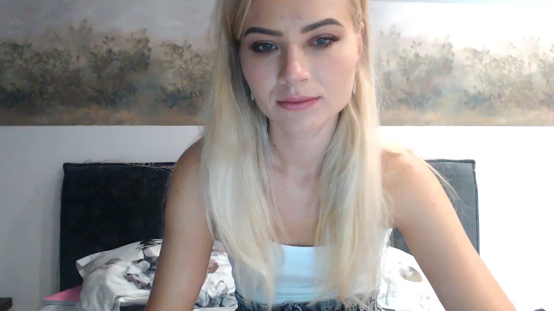 Gallery image thumbnail from fiancee's myfreecams stream on, 06/14/2024, 24:06 image 4 of 20