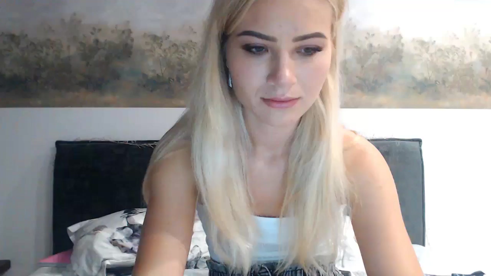 Gallery image thumbnail from fiancee's myfreecams stream on, 06/14/2024, 24:06 image 11 of 20