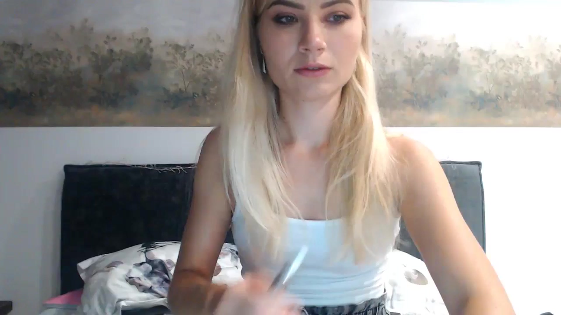 Gallery image thumbnail from fiancee's myfreecams stream on, 06/14/2024, 24:06 image 6 of 20