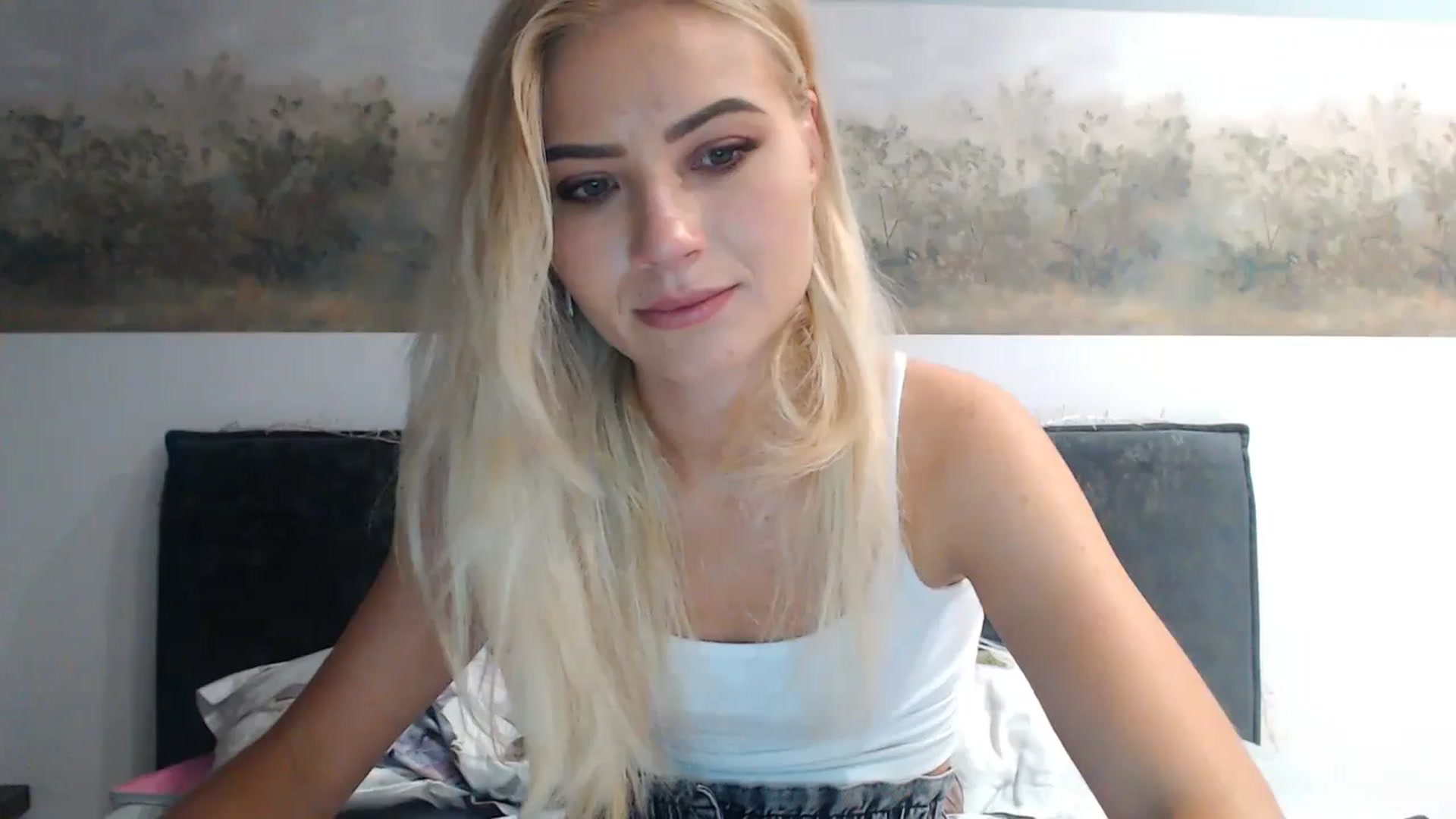 Gallery image thumbnail from fiancee's myfreecams stream on, 06/14/2024, 24:06 image 20 of 20