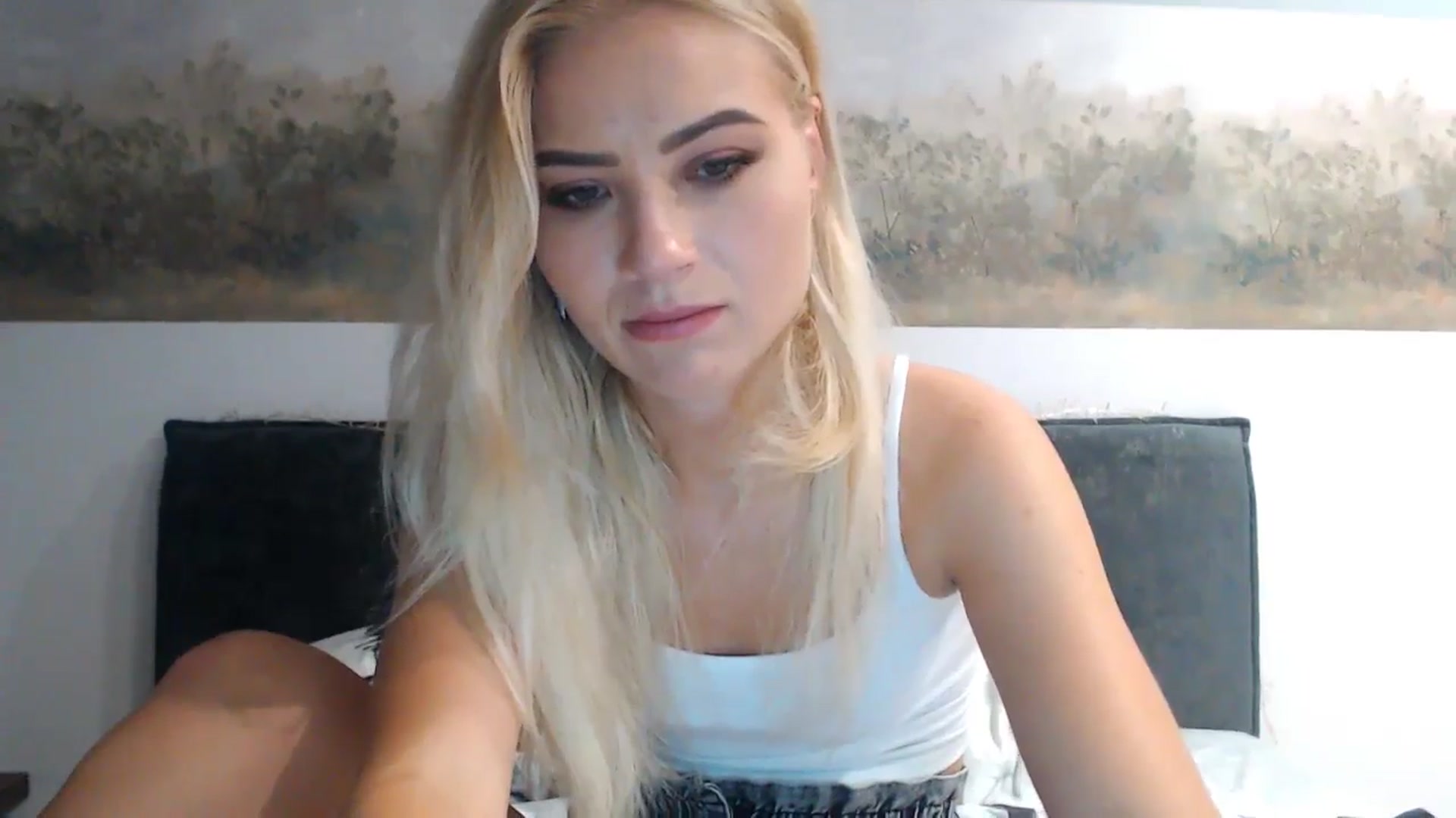Gallery image thumbnail from fiancee's myfreecams stream on, 06/14/2024, 24:06 image 19 of 20