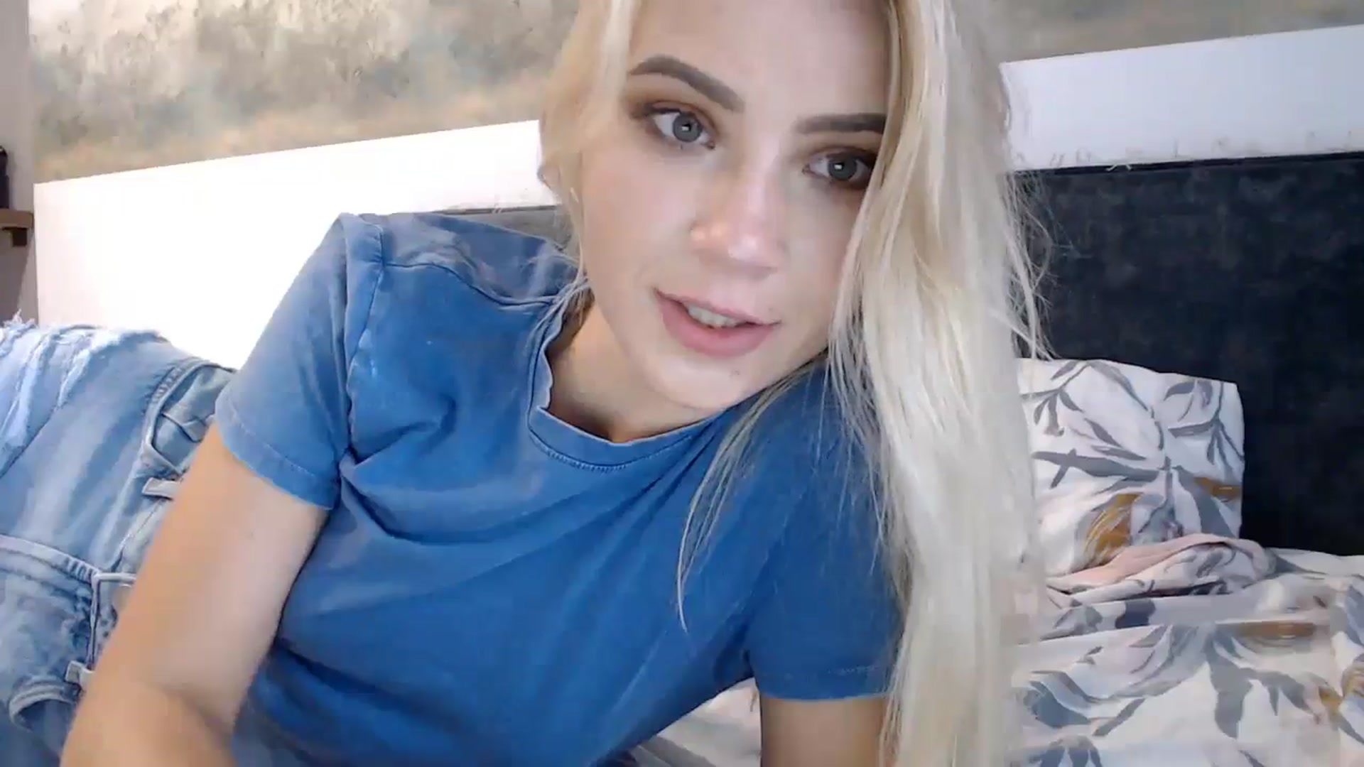 Gallery image thumbnail from fiancee's myfreecams stream on, 06/17/2024, 03:29 image 12 of 20