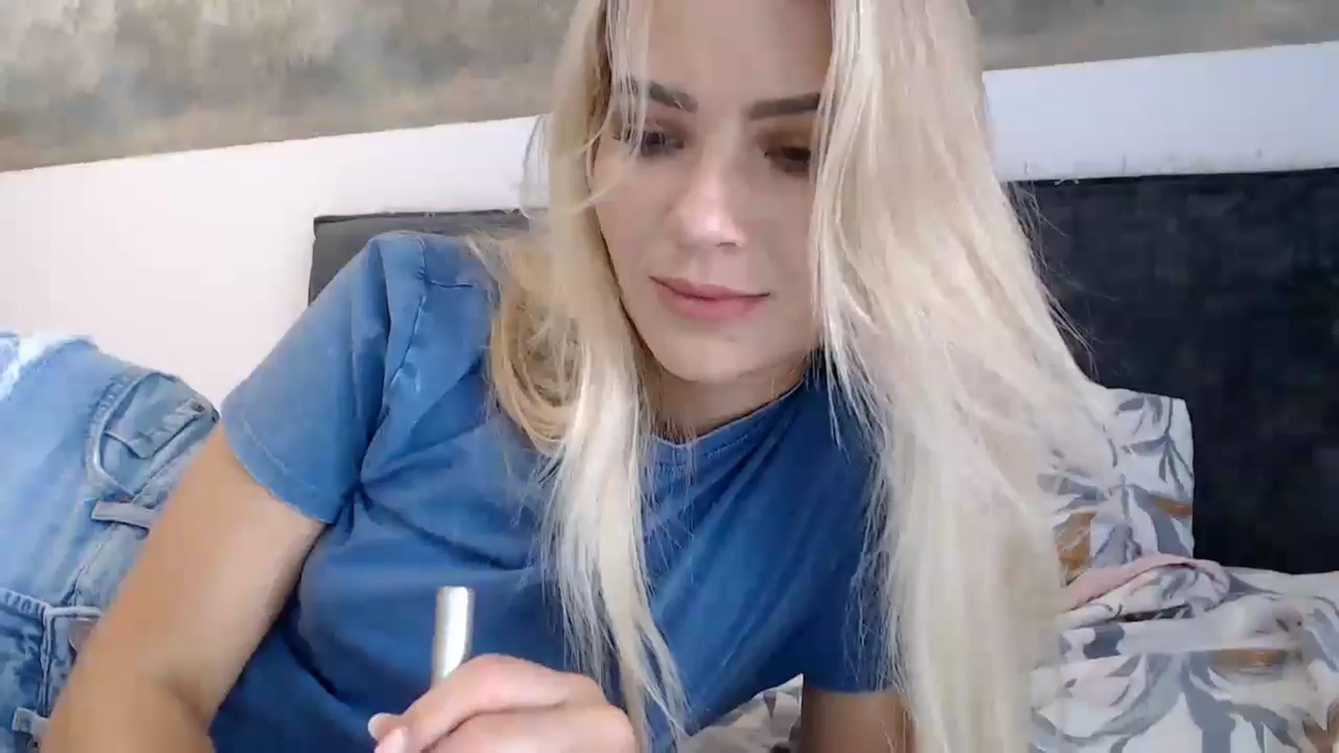 Gallery image thumbnail from fiancee's myfreecams stream on, 06/17/2024, 03:29 image 19 of 20