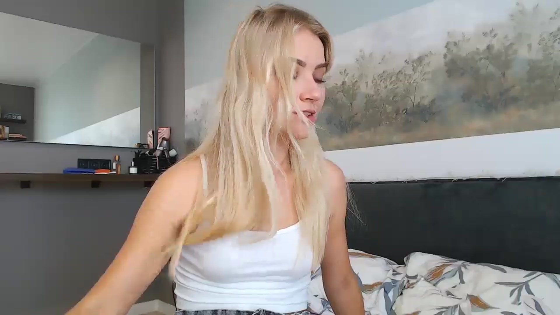 Gallery image thumbnail from fiancee's myfreecams stream on, 06/21/2024, 04:40 image 18 of 20