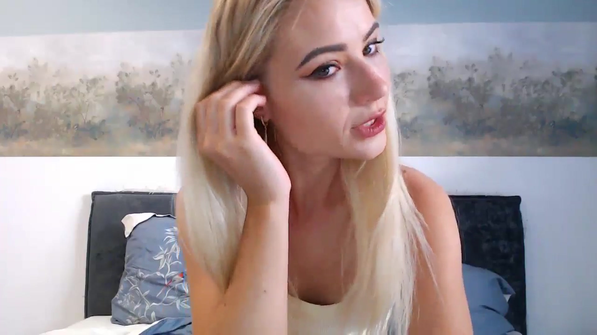 Gallery image thumbnail from fiancee's myfreecams stream on, 06/25/2024, 03:32 image 8 of 20