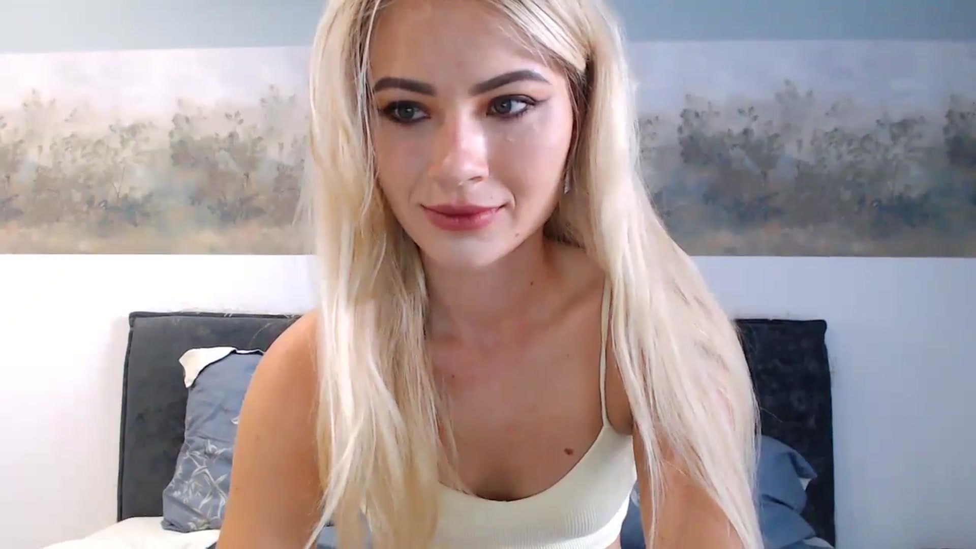 Gallery image thumbnail from fiancee's myfreecams stream on, 06/25/2024, 03:32 image 6 of 20