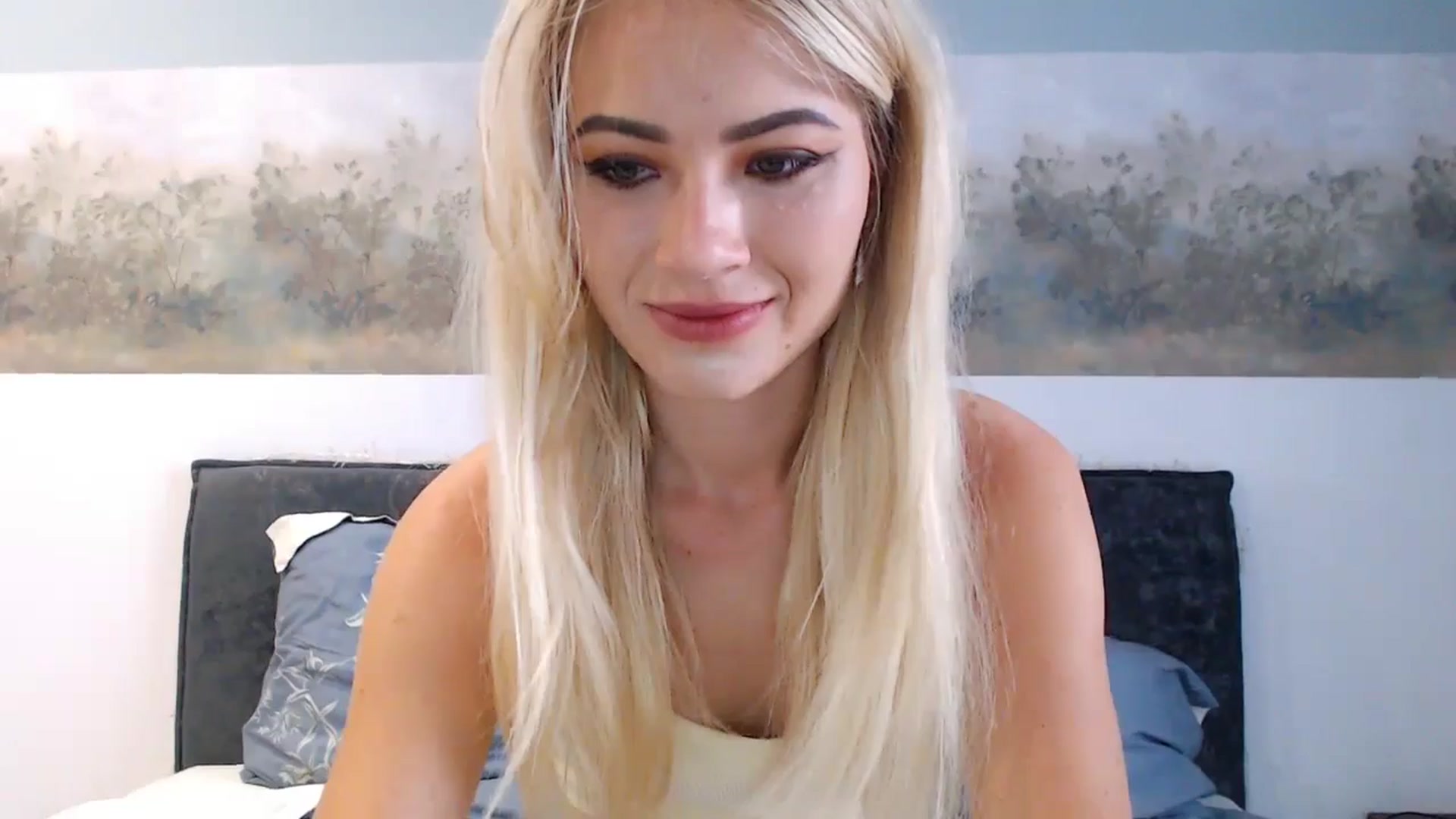 Gallery image thumbnail from fiancee's myfreecams stream on, 06/25/2024, 03:32 image 4 of 20