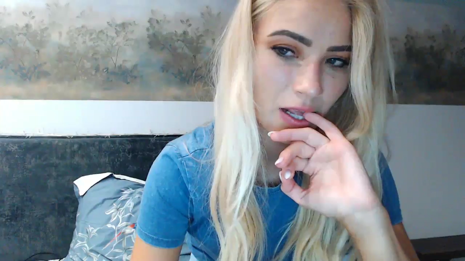 Gallery image thumbnail from fiancee's myfreecams stream on, 06/25/2024, 23:16 image 19 of 20