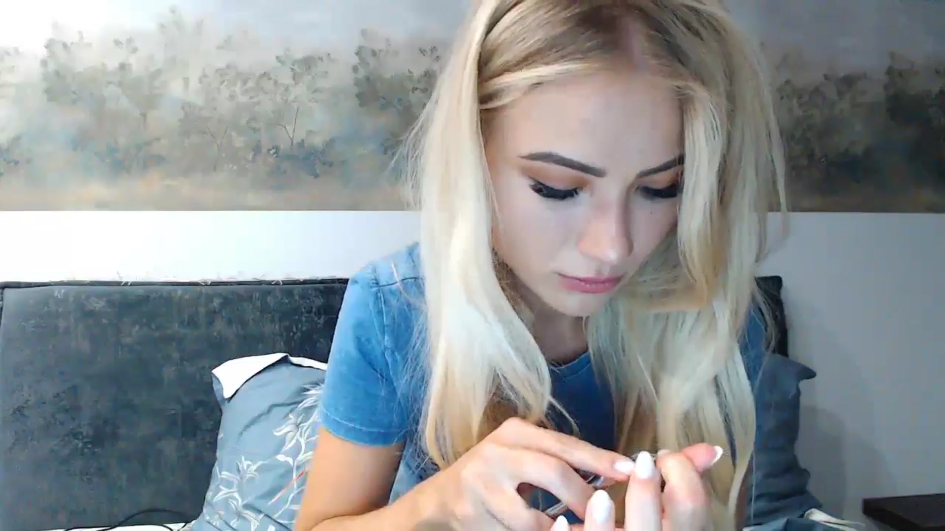 Gallery image thumbnail from fiancee's myfreecams stream on, 06/25/2024, 23:16 image 6 of 20
