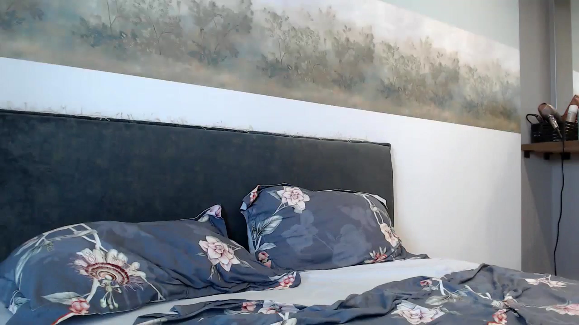 Gallery image thumbnail from fiancee's myfreecams stream on, 07/10/2024, 07:58 image 19 of 20