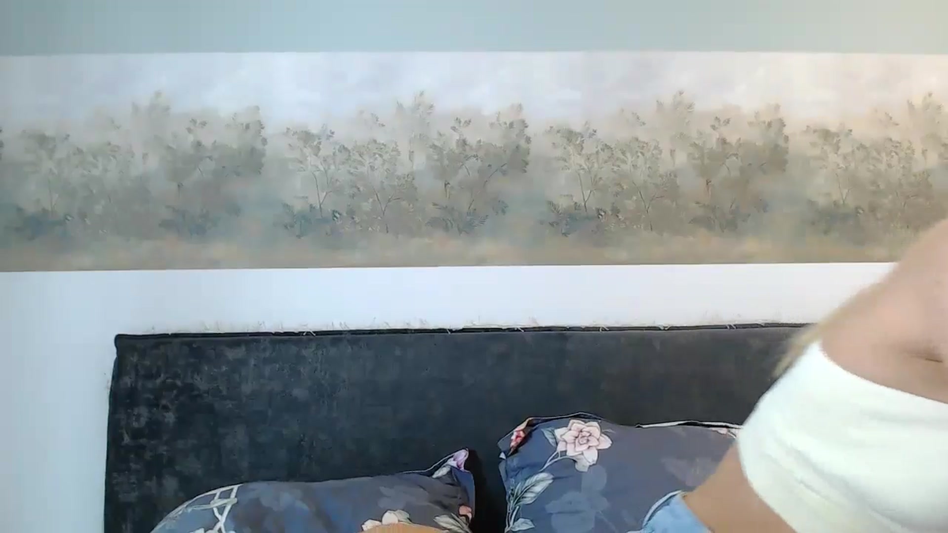 Gallery image thumbnail from fiancee's myfreecams stream on, 07/10/2024, 08:17 image 13 of 20