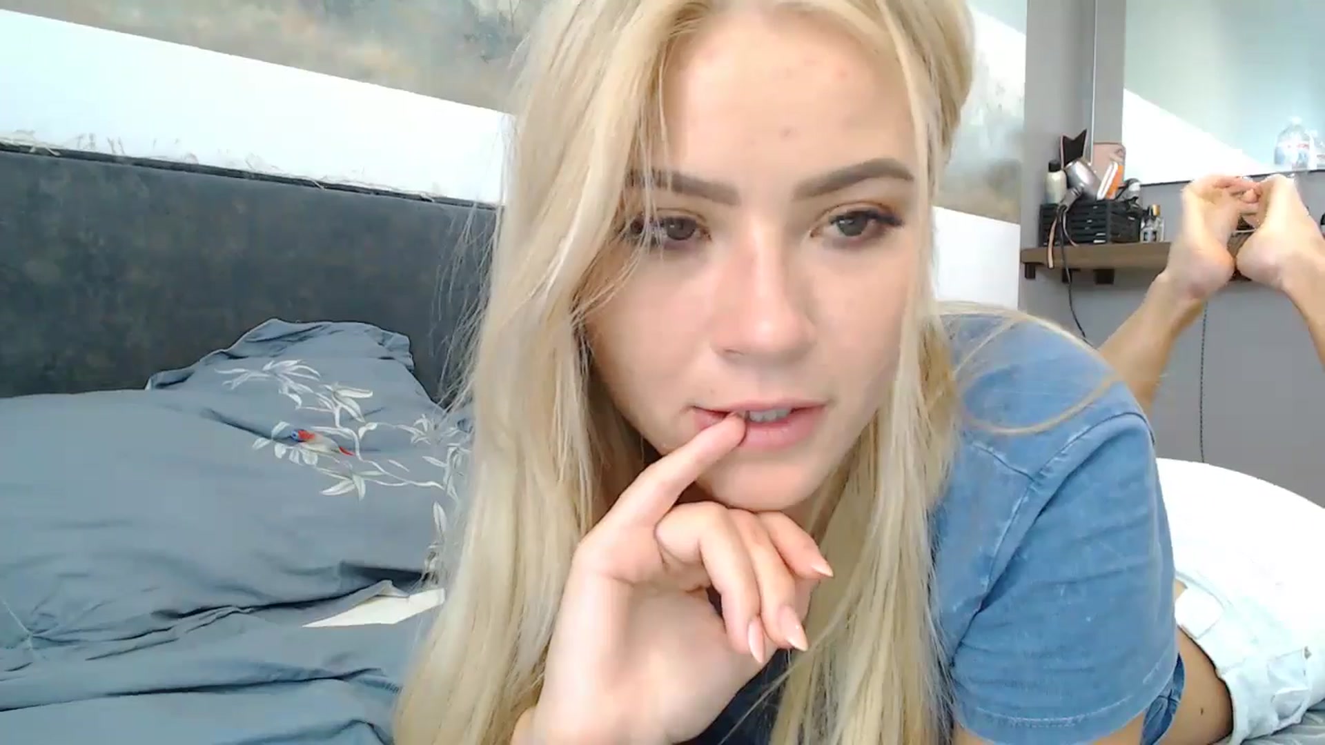 Gallery image thumbnail from fiancee's myfreecams stream on, 07/25/2024, 05:05 image 17 of 20