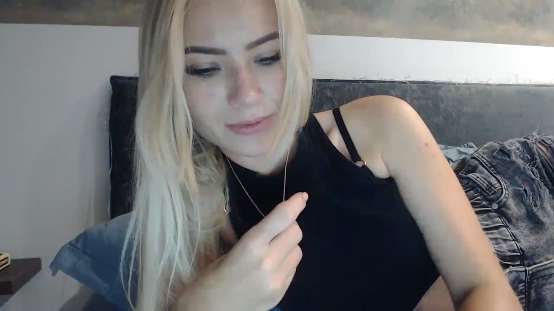 Gallery image thumbnail from fiancee's myfreecams stream on, 07/25/2024, 23:52 image 12 of 20
